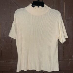 Short sleeve sweater